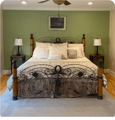 bedroom with decor at Dreamcatcher Farm Aiken